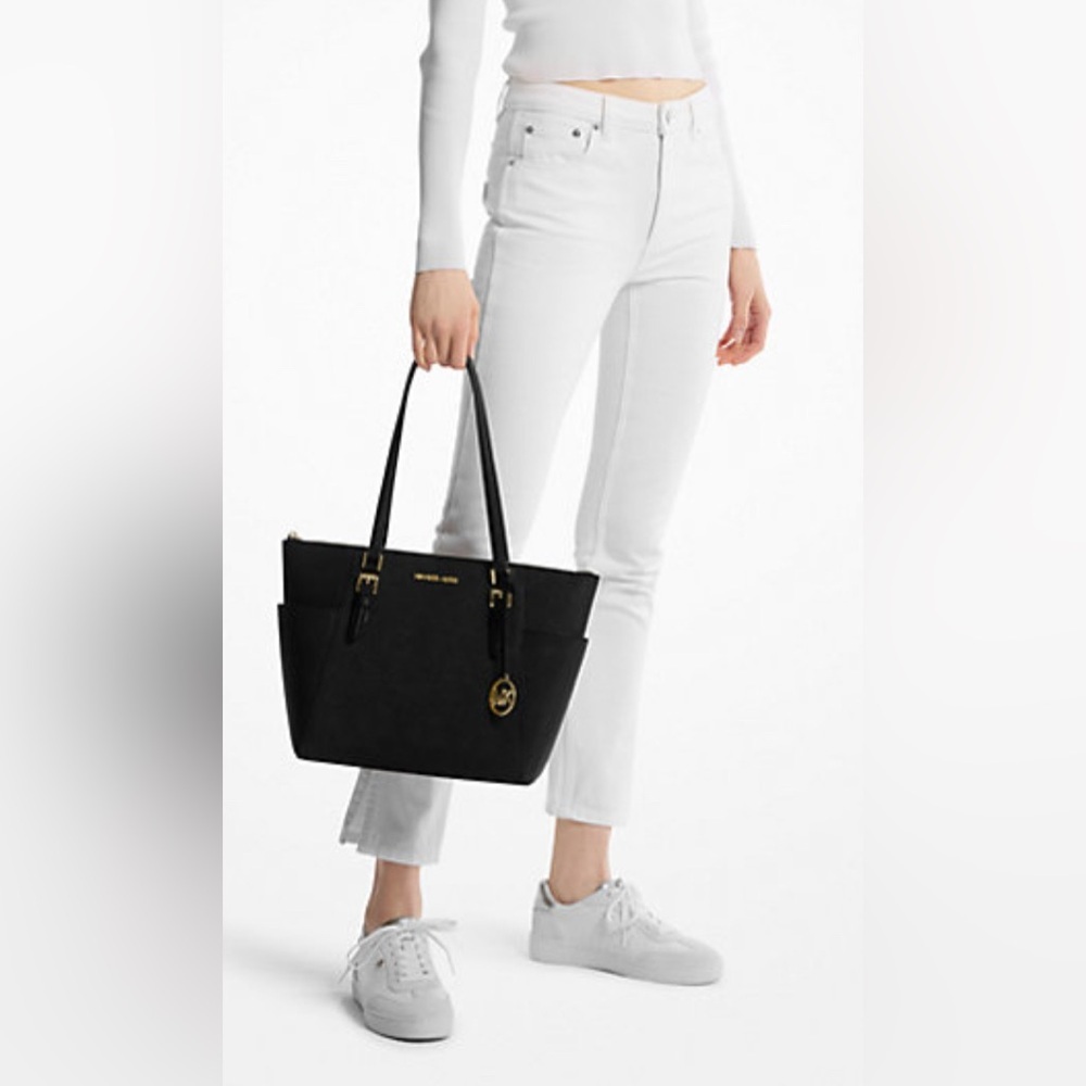 Like New Michael Kors Shoulder Bag